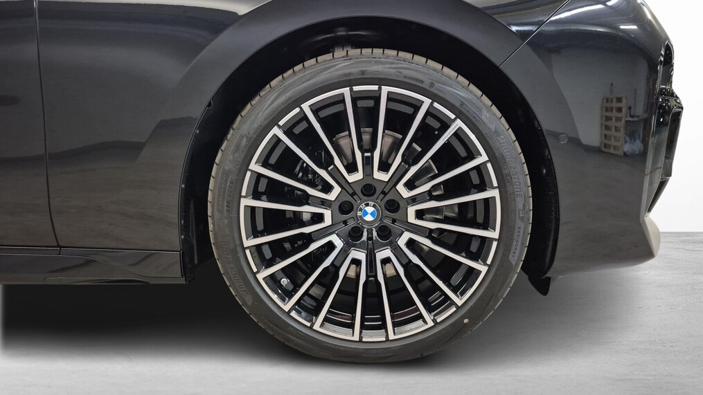 BMW Serii 7, 740