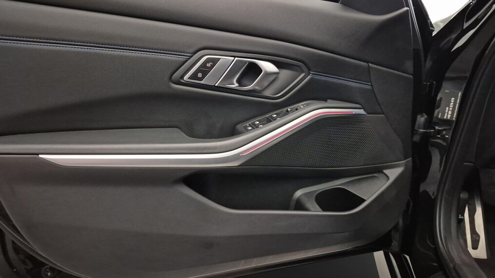 BMW Serii 3, 320