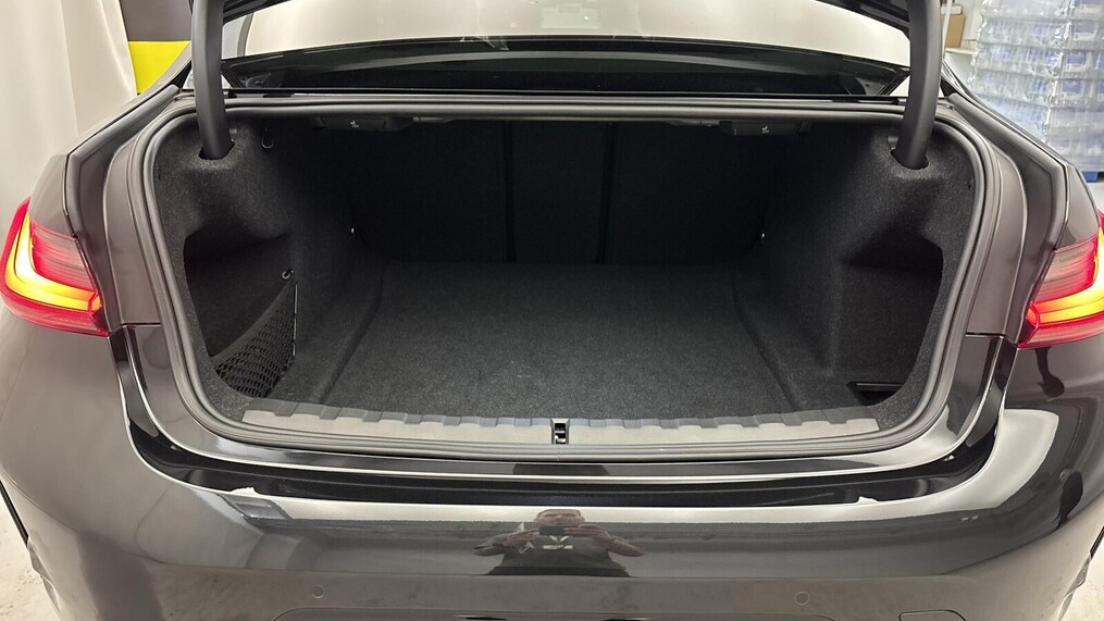 BMW Serii 3, 330