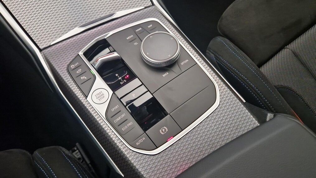 BMW Serii 3, 320