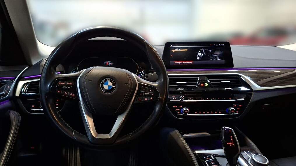 BMW Serii 5, 520