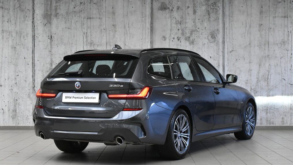 BMW Serii 3, 330