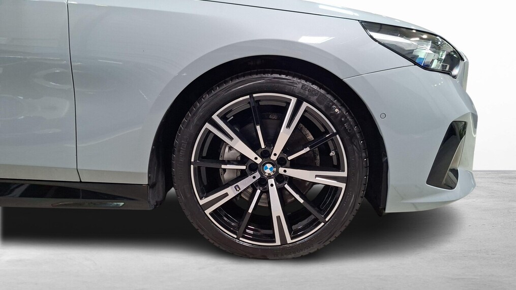 BMW Serii 5, 540