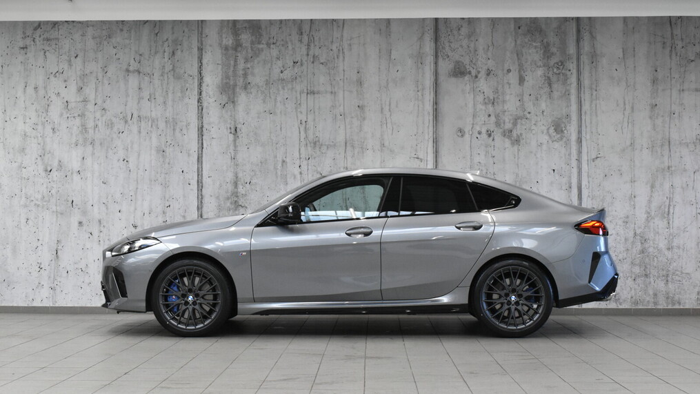 BMW Serii 2, 235