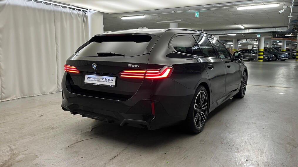 BMW Serii 5, 520