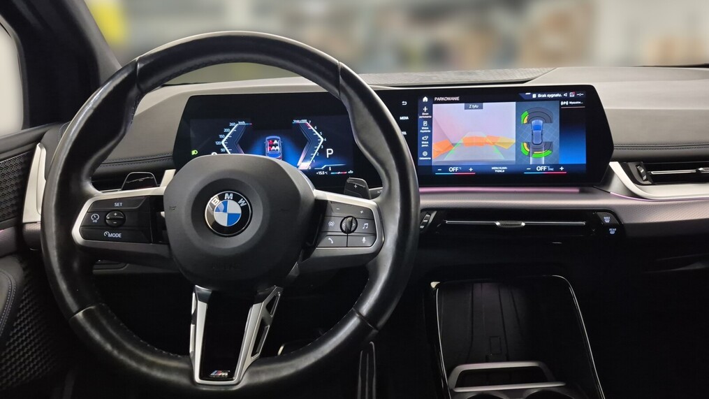 BMW Serii 2, 218