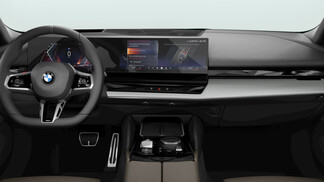 BMW Serii 5, 520
