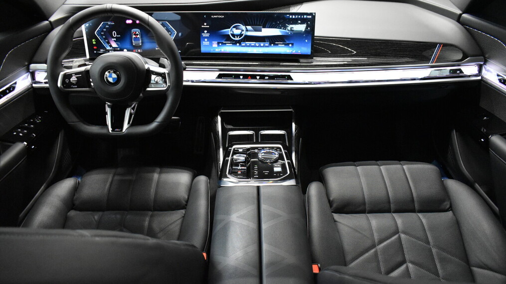 BMW Serii 7, 740