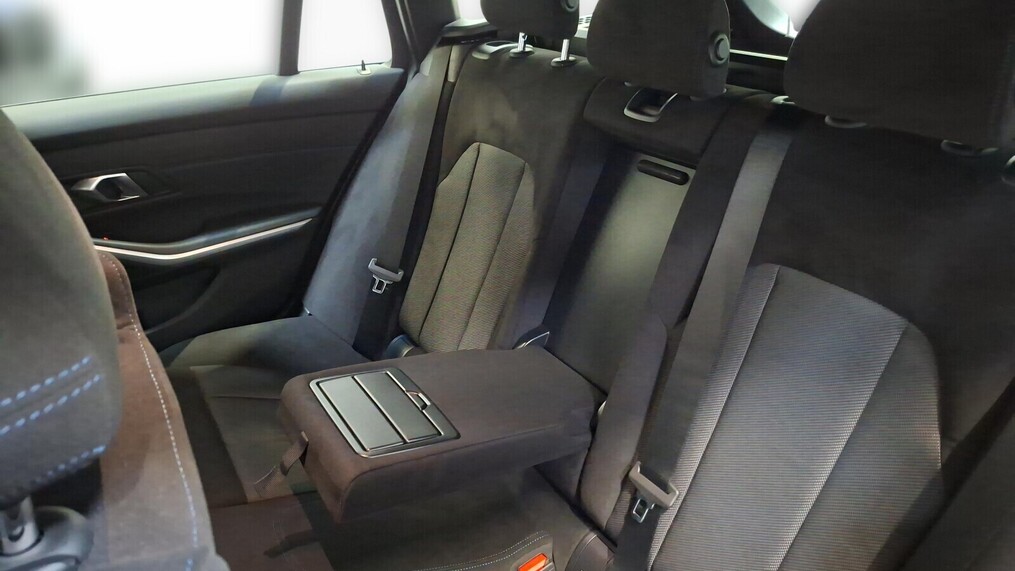 BMW Serii 3, 330