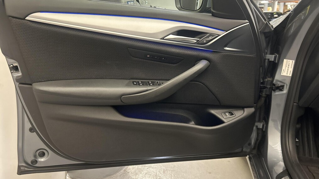 BMW Serii 5, 520