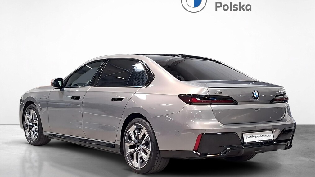 BMW Serii 7, 750