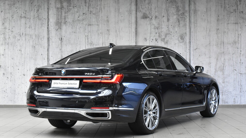 BMW Serii 7, 740