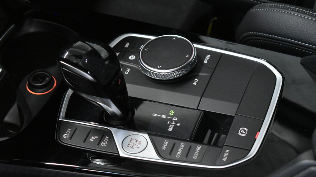 BMW Serii 2, 218