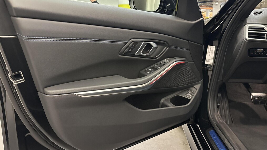 BMW Serii 3, 330