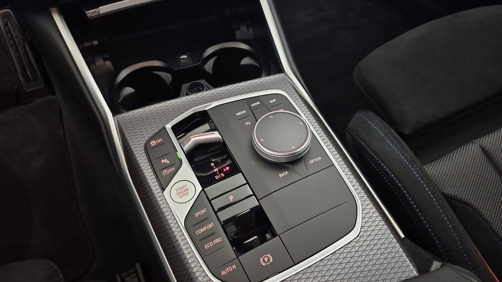 BMW Serii 3, 330