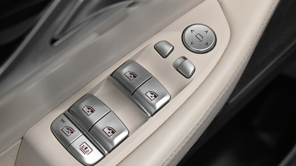 BMW Serii 7, 740