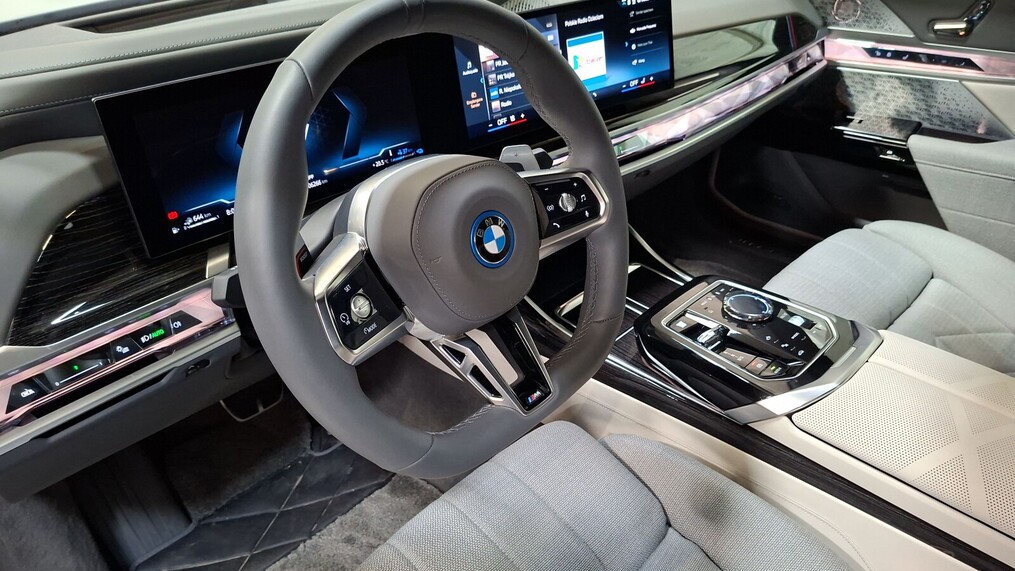 BMW Serii 7, 750
