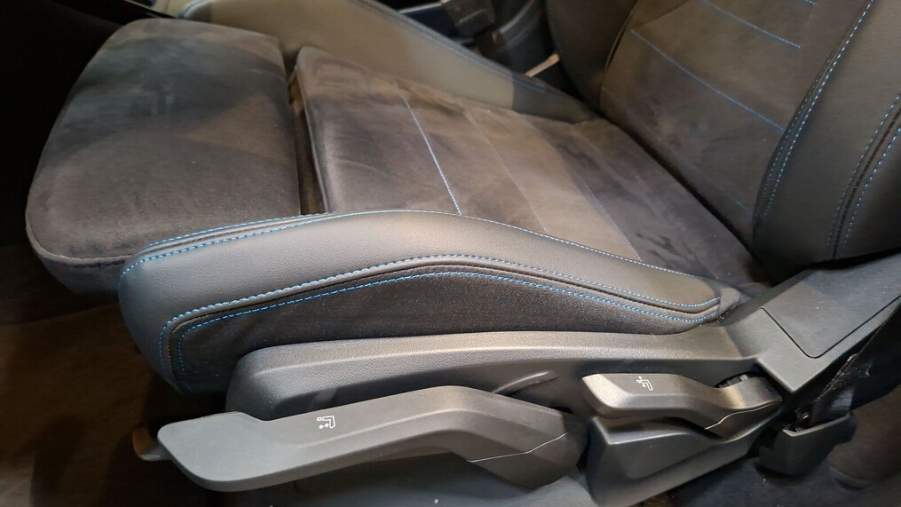BMW Serii 2, 218