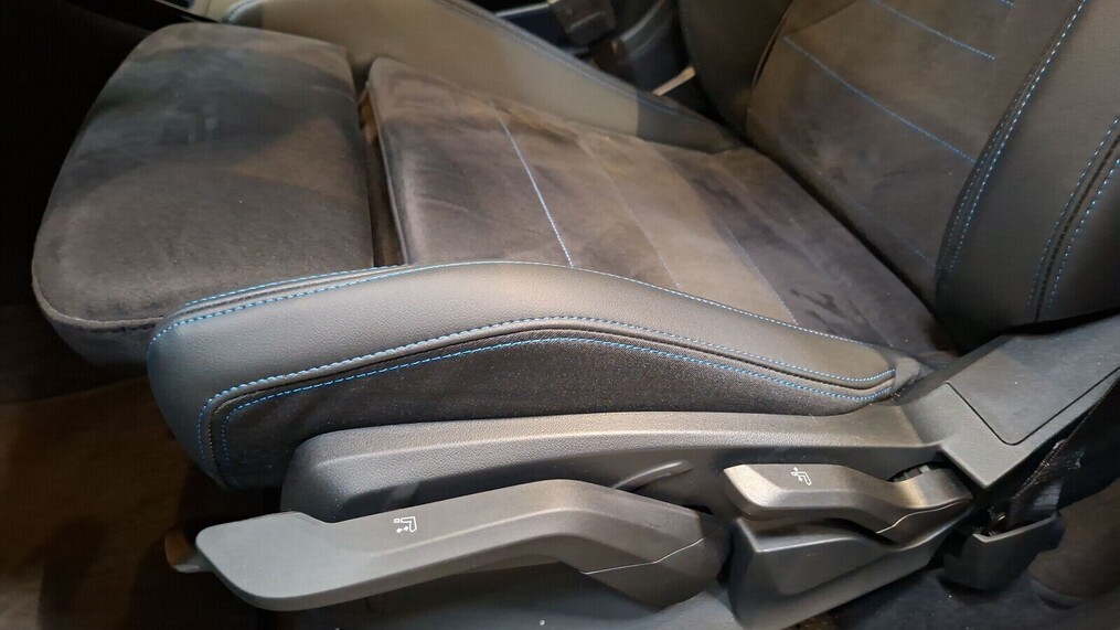 BMW Serii 2, 218