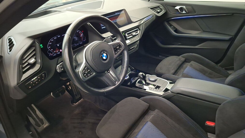 BMW Serii 2, 235
