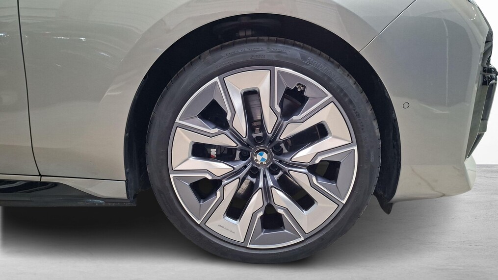 BMW Serii 7, 750