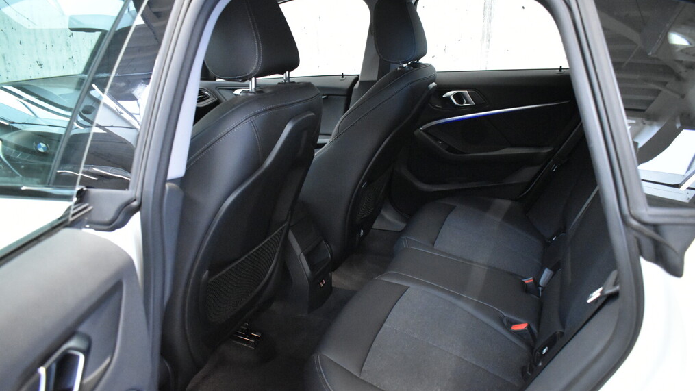 BMW Serii 2, 218