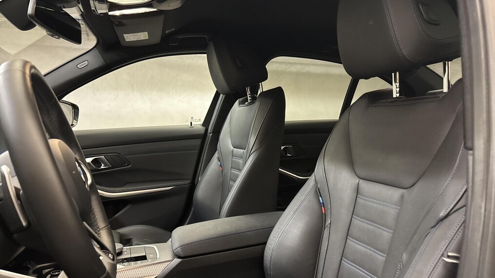 BMW Serii 3, 330
