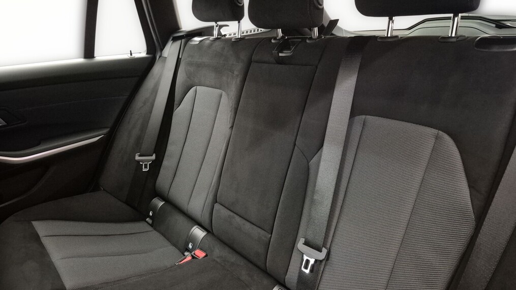 BMW Serii 3, 330