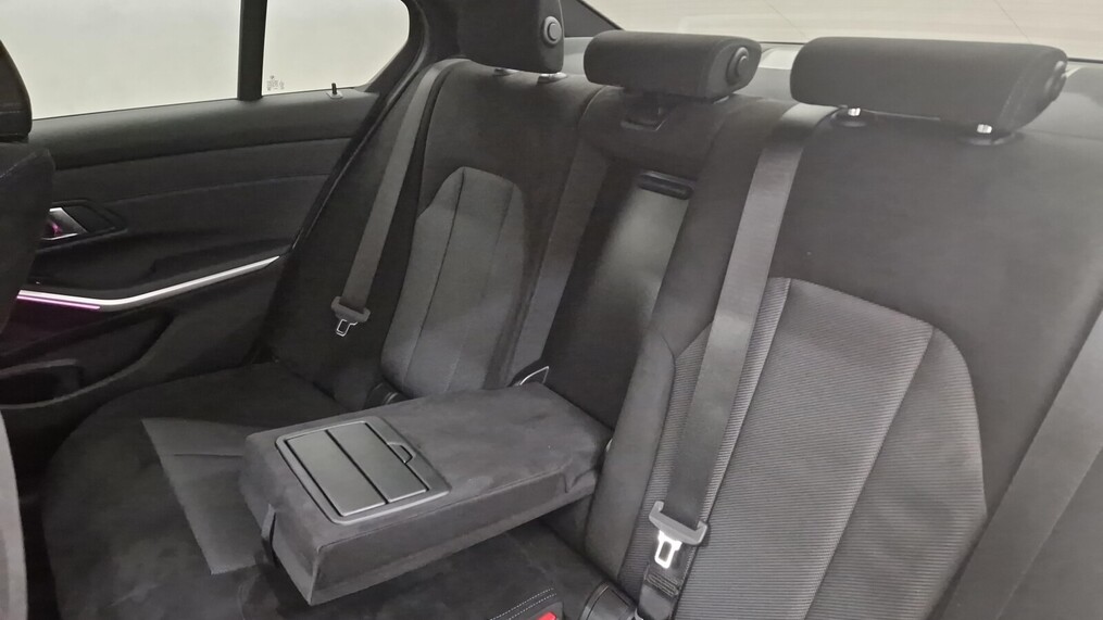 BMW Serii 3, 320