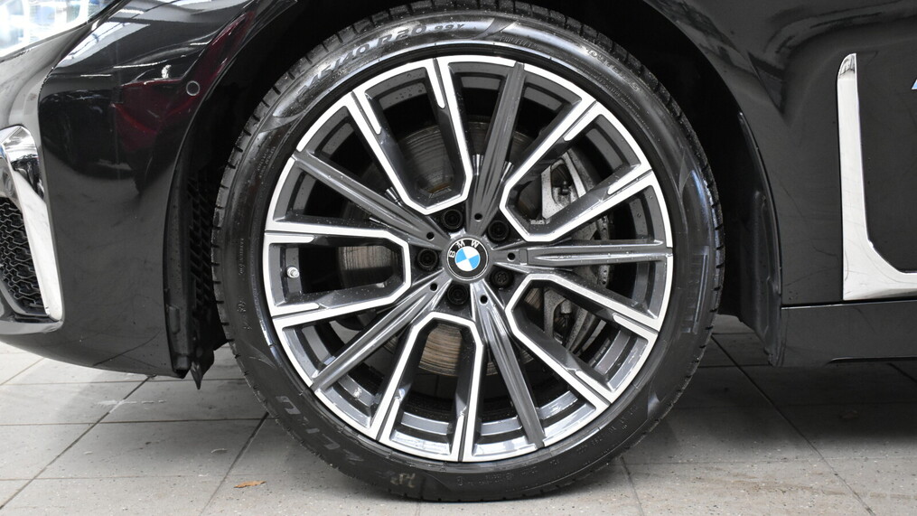 BMW Serii 7, 740