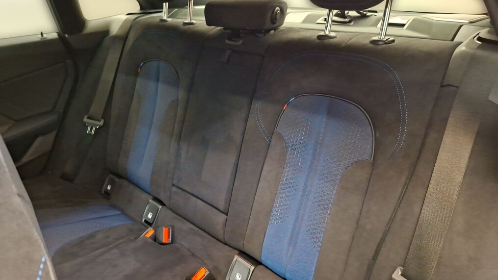 BMW Serii 2, 235