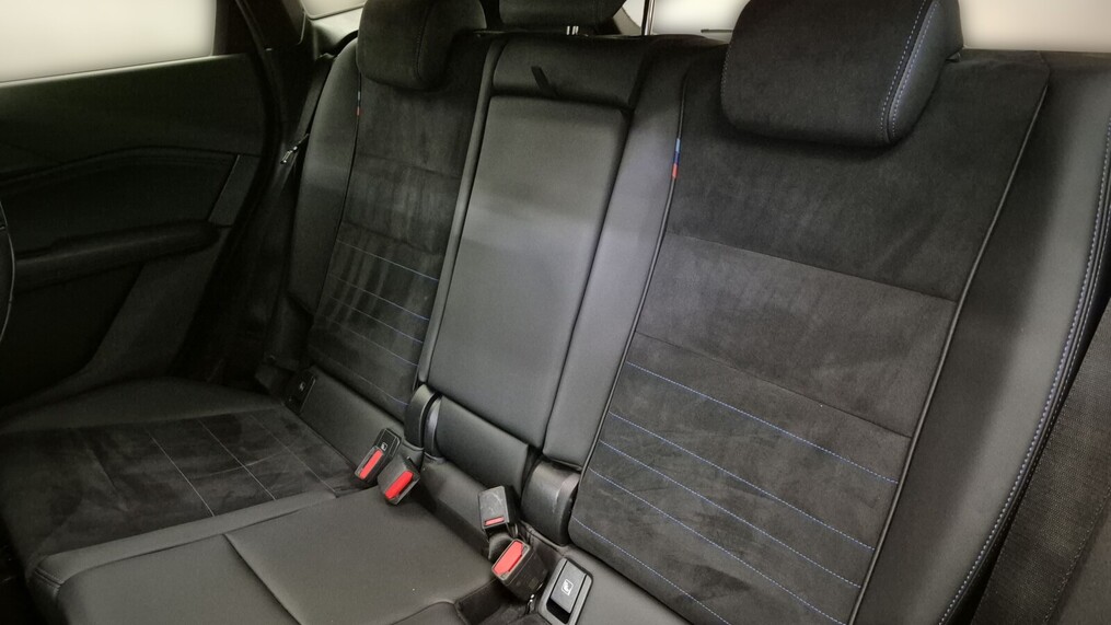 BMW Serii 2, 218