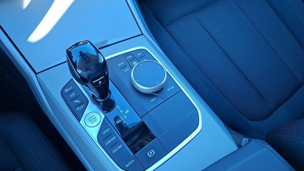 BMW Serii 3, 330