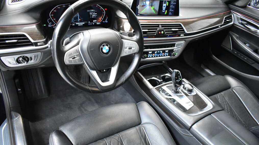 BMW Serii 7, 740