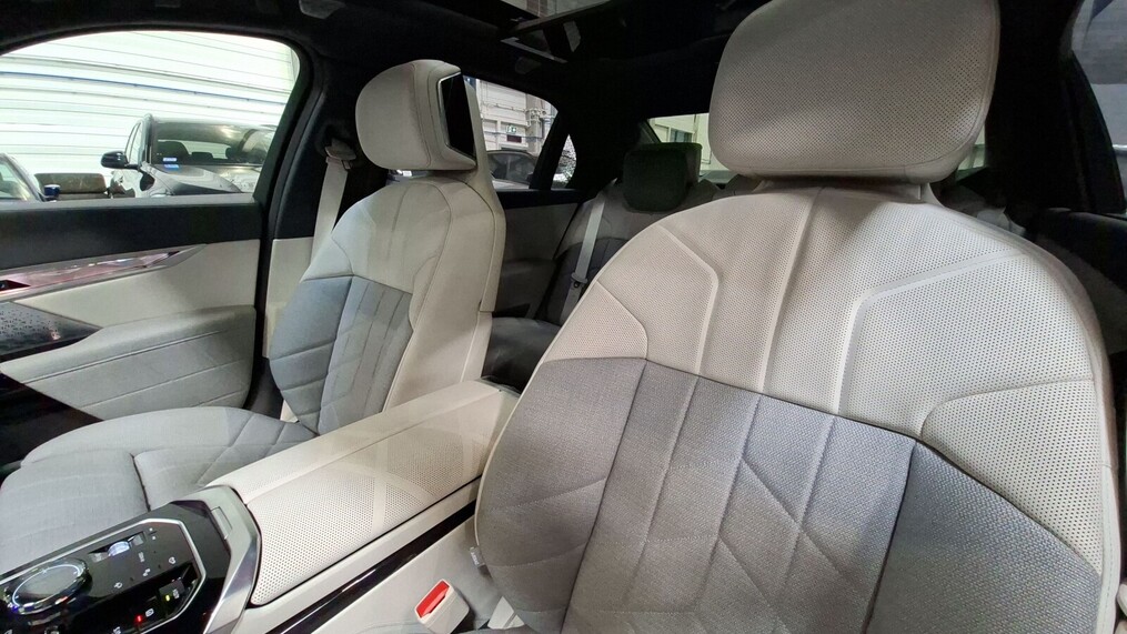 BMW Serii 7, 750