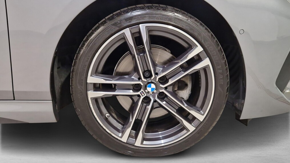 BMW Serii 2, 218