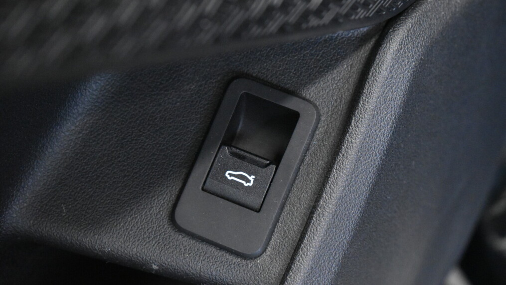 BMW Serii 2, 218