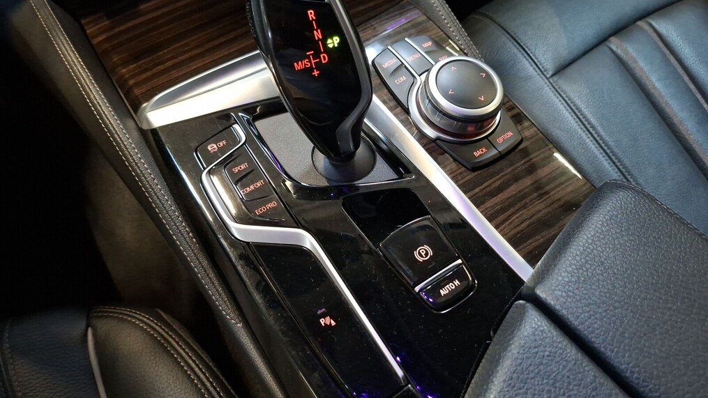 BMW Serii 5, 520