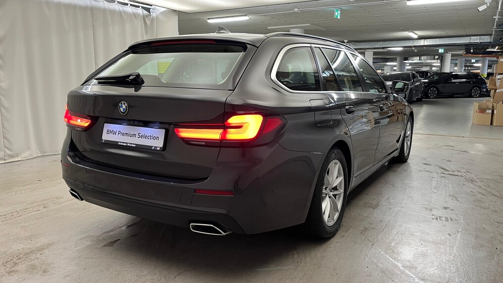 BMW Serii 5, 520