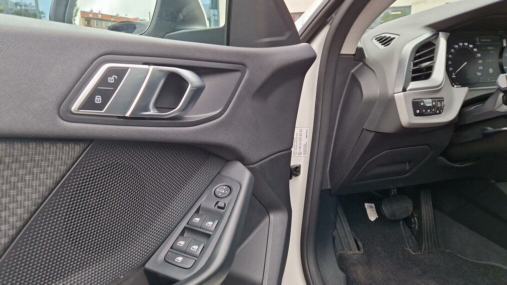 BMW Serii 2, 218
