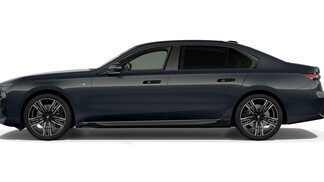 BMW Serii 7, 740