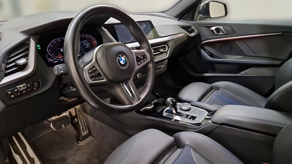 BMW Serii 2, 218