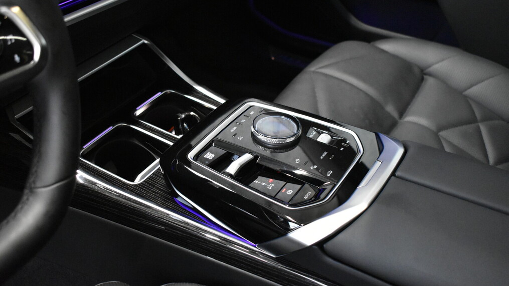 BMW Serii 7, 740