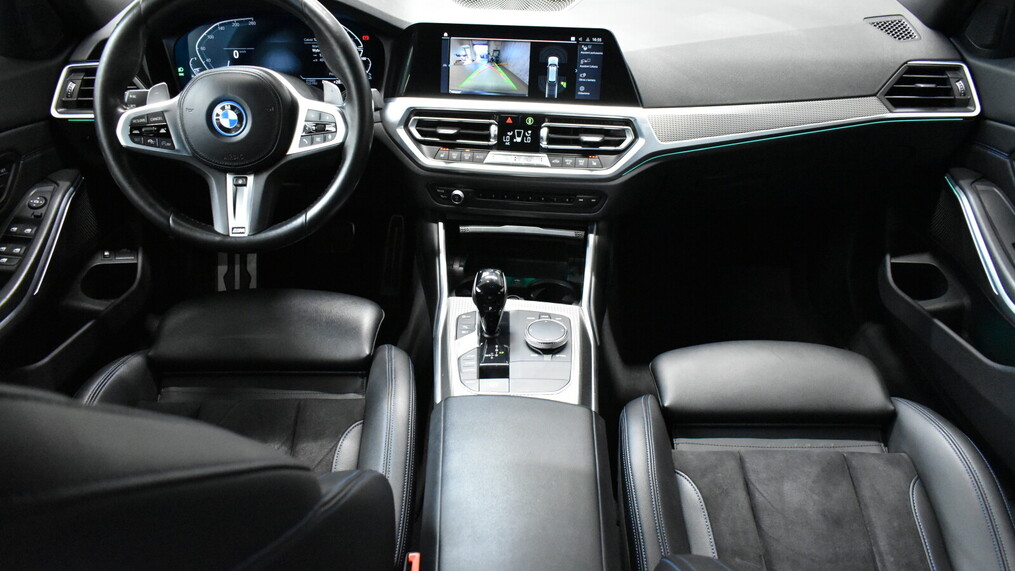 BMW Serii 3, 330