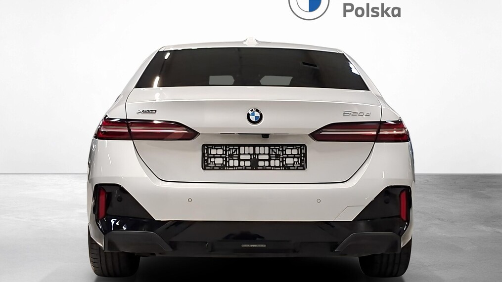 BMW Serii 5, 520