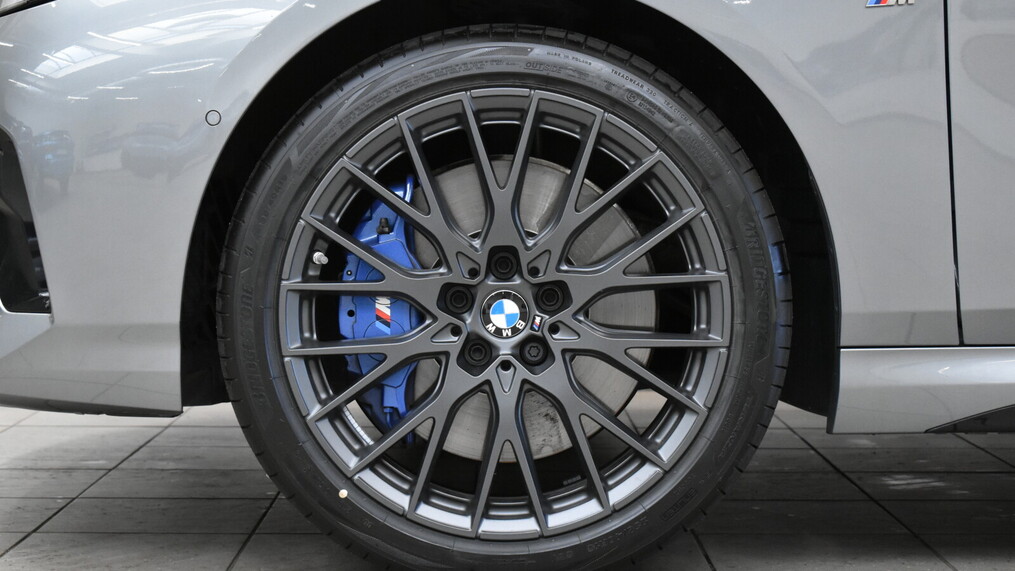 BMW Serii 2, 235