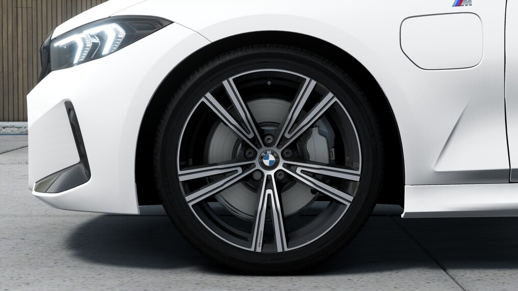 BMW Serii 3, 330