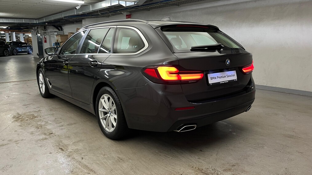 BMW Serii 5, 520