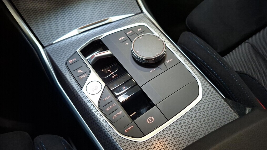 BMW Serii 3, 330