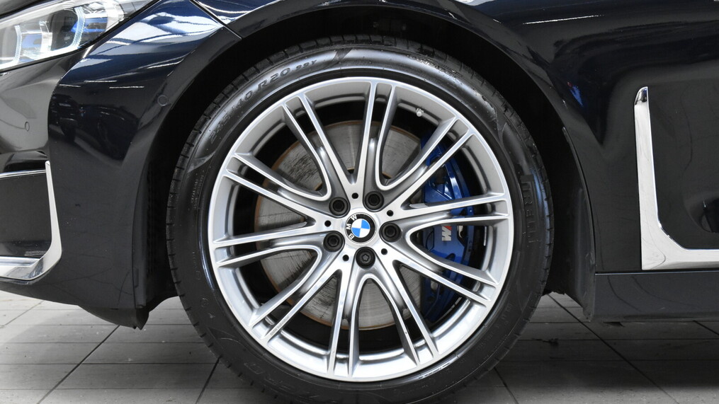 BMW Serii 7, 740